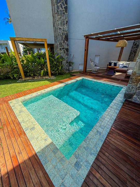 Piscina e deck
